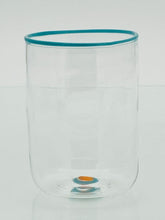 Lade das Bild in den Galerie-Viewer, Elegante mundgeblasene Wassergläser mit charakteristischem Rand.
