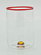 Lade das Bild in den Galerie-Viewer, Elegante mundgeblasene Wassergläser mit charakteristischem Rand.