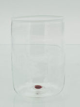 Lade das Bild in den Galerie-Viewer, Elegante mundgeblasene Wassergläser mit charakteristischem Rand.
