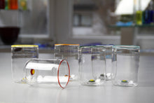 Lade das Bild in den Galerie-Viewer, Elegante mundgeblasene Wassergläser mit charakteristischem Rand.
