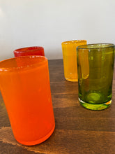 Lade das Bild in den Galerie-Viewer, Farbige Wassergläser
